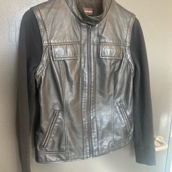 Danier S women’s jacket/vest beautiful condition Cotton/spandex sleeves - Picture 4 of 12